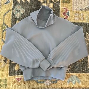 Lululemon full flourish pullover